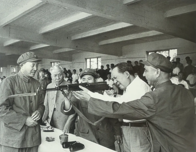 100张照片回顾毛泽东主席一生中的难忘瞬间！