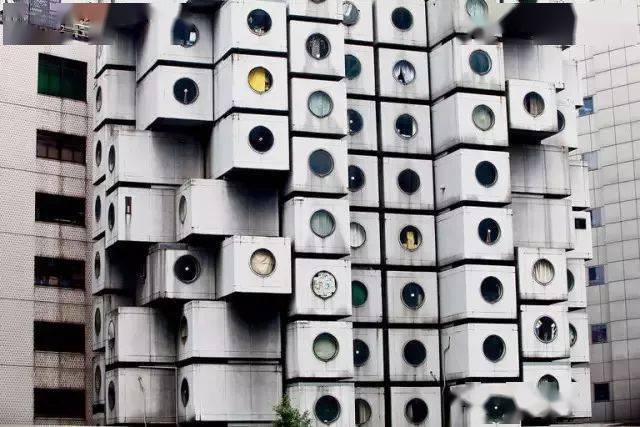 一些可拆换的模块，就像“旧的细胞可以被新的细胞”一样，让建筑也达到动态更新。