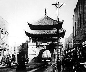 兰州鼓楼(位于张掖路隍庙与陇西路十字)