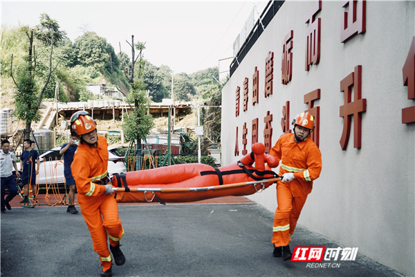 组图丨高温下,看消防救援大队夏训壮观大片凤凰网湖南_凤凰网