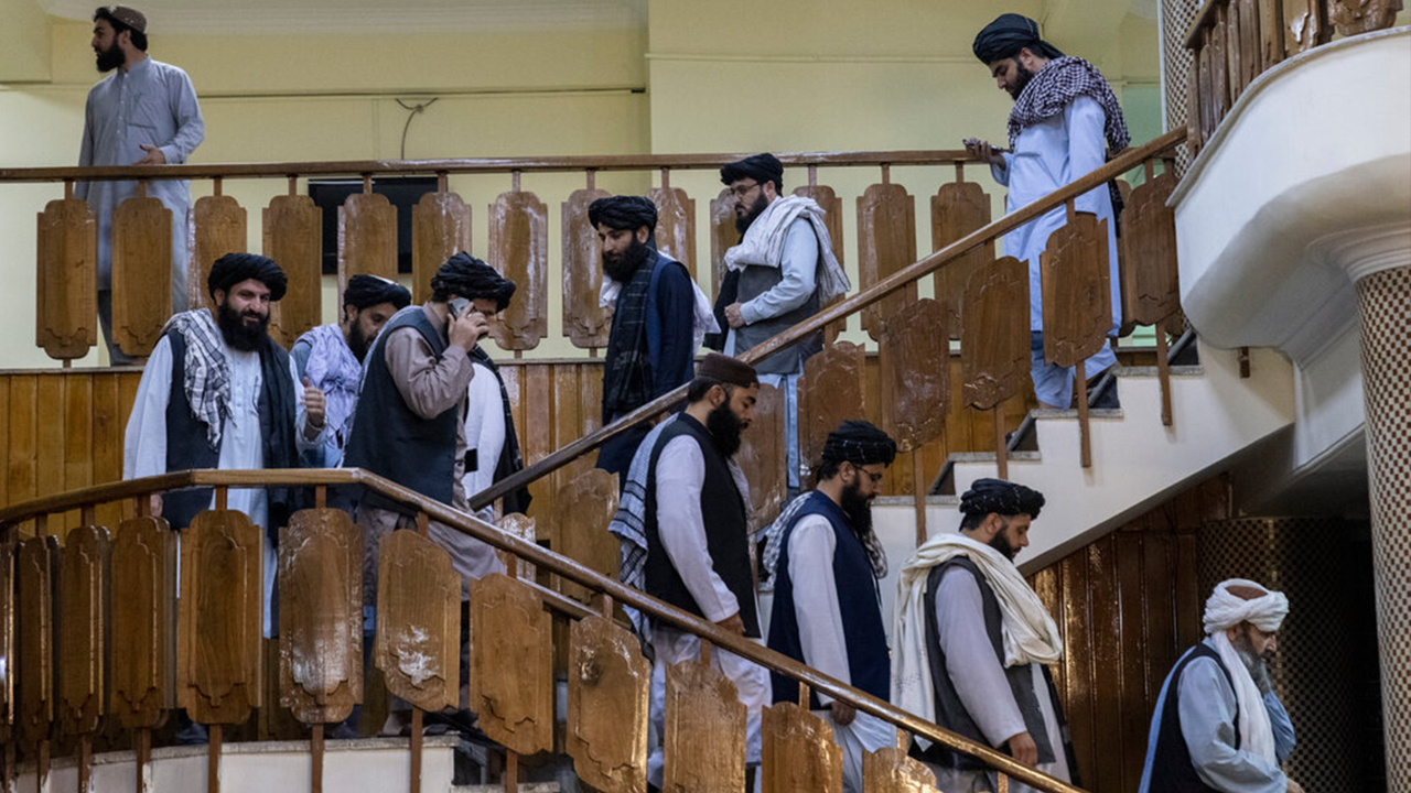 塔利班宣布组建新政府,最高领导"埃米尔"是个什么角色?