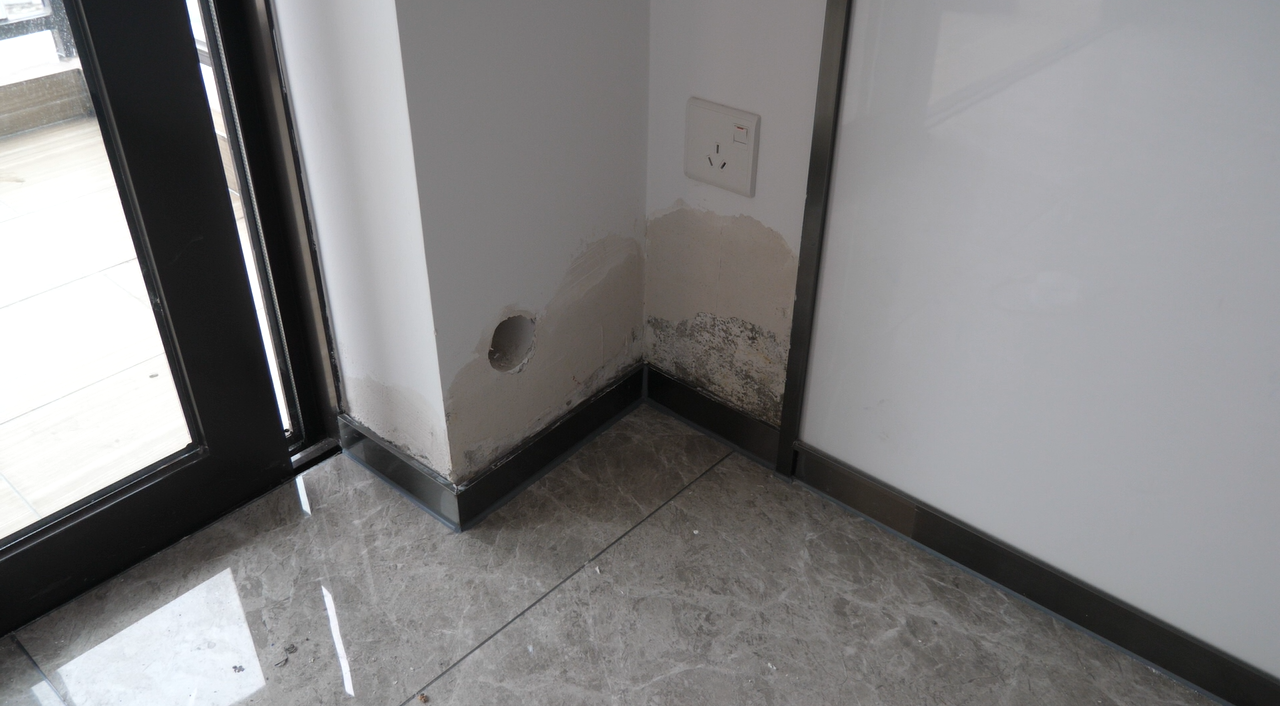 新房长"蘑菇",多处渗水,东莞寮步珑远翠珑湾被曝渗水严重