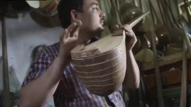 乌鲁木齐乐器弹布尔：尺寸的要求极其严格，宽度必须是17公分