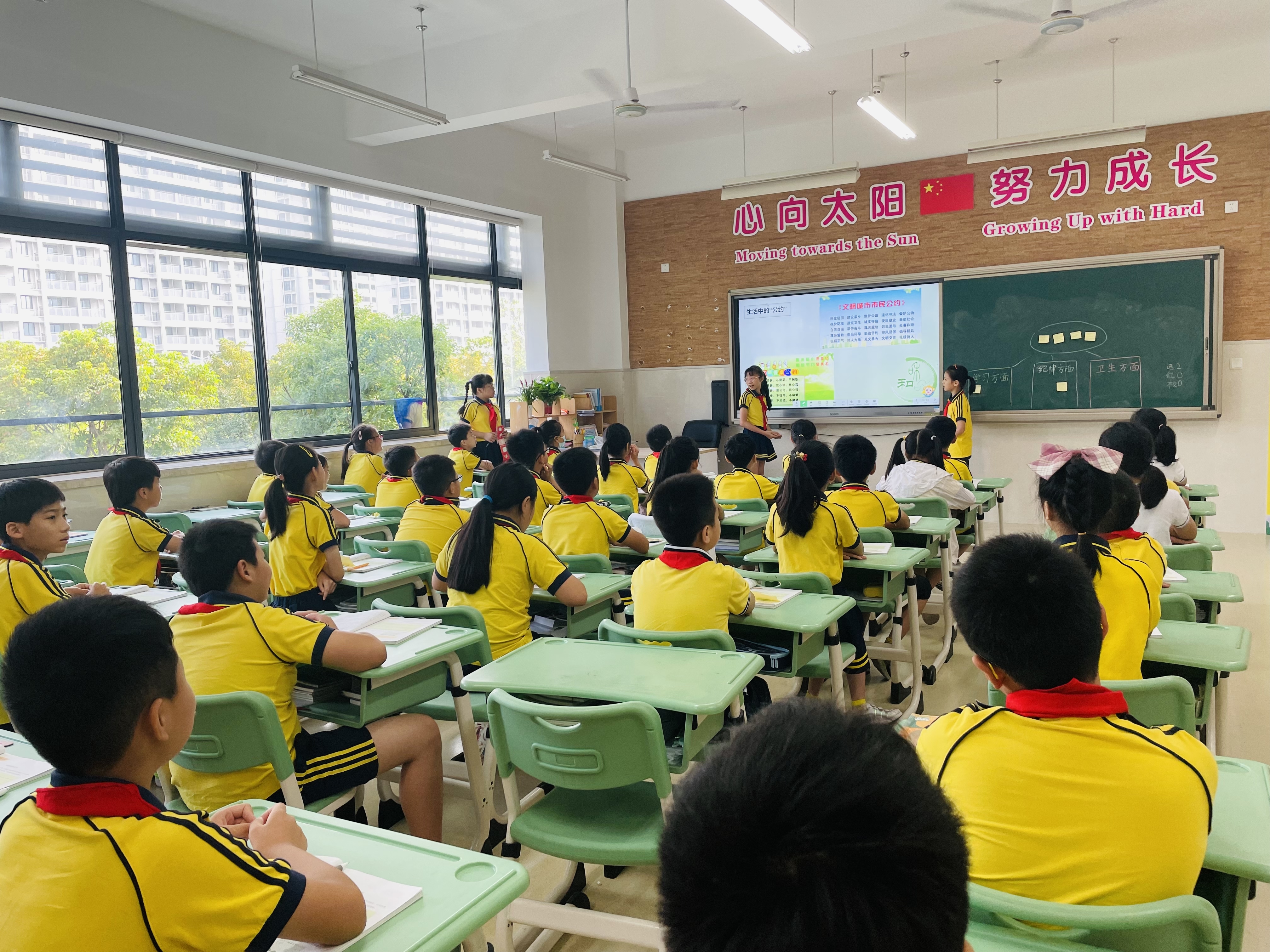 “今天我当小老师” 杭州市滨和小学学生体验老师岗位 直言“太辛苦”