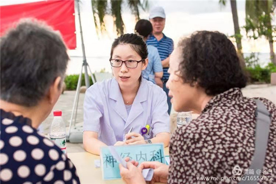 家庭环境的熏陶让杨珊珊义无反顾地选择了医学教育事业.