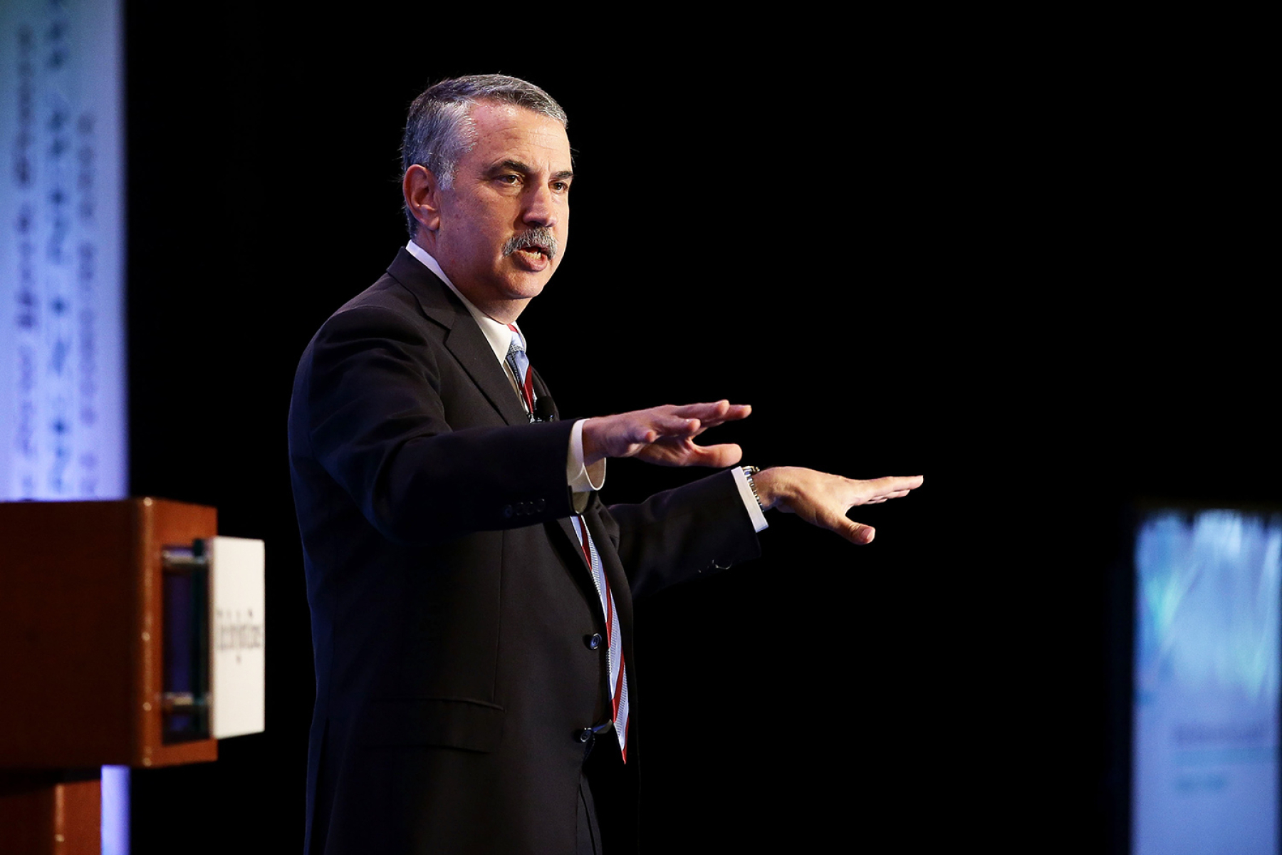 普利策奖终身评审弗里德曼:美国转向反华战争前想清三个问题