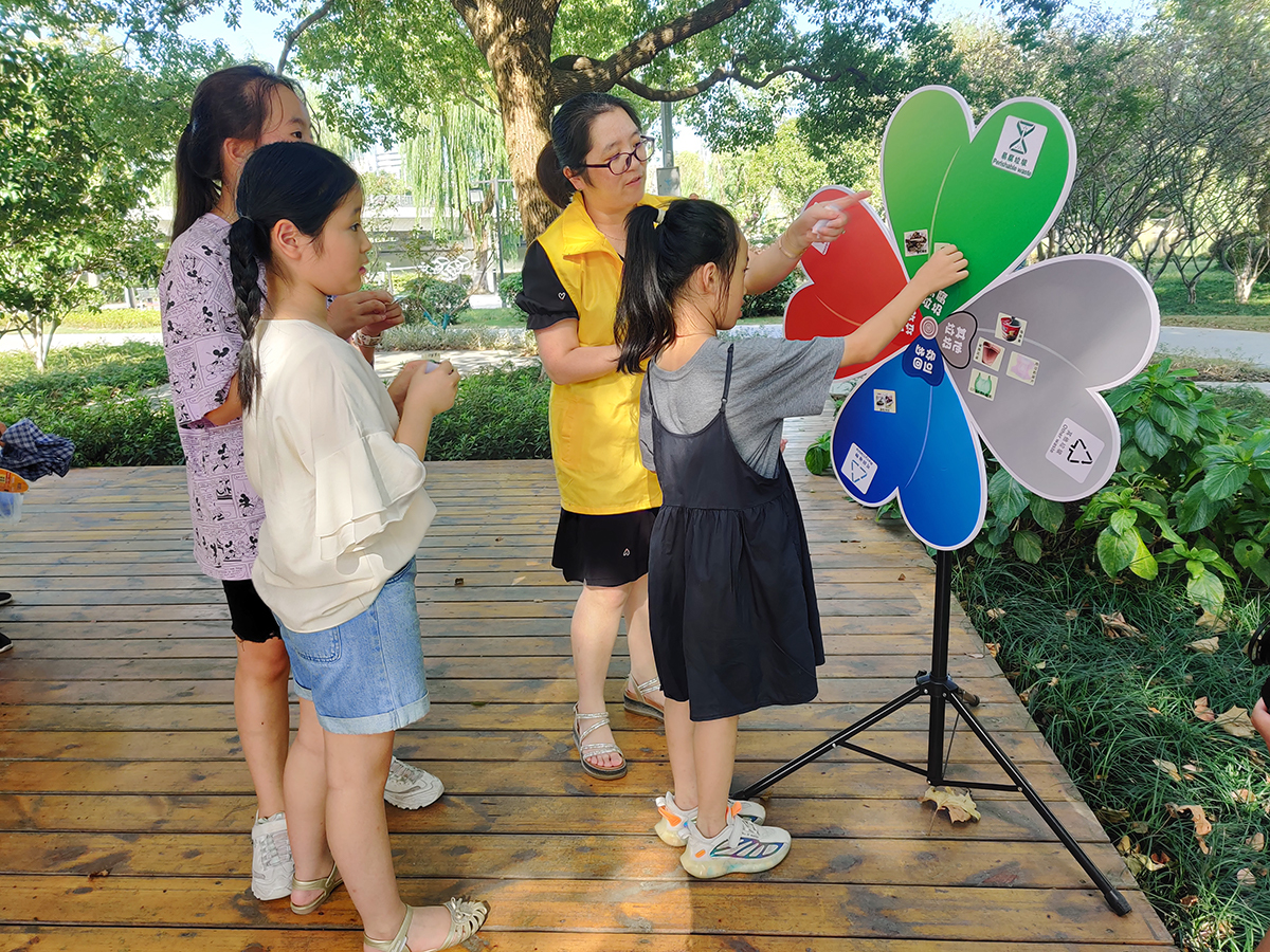 嘉兴南湖区新嘉街道：“花式”宣传垃圾分类 让“绿色、低碳、环保”理念深入人心