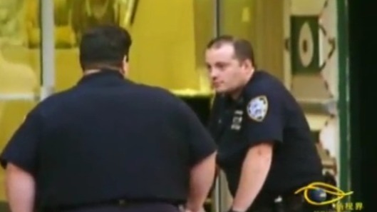 美国世贸中心被袭击后，引发了什么问题？