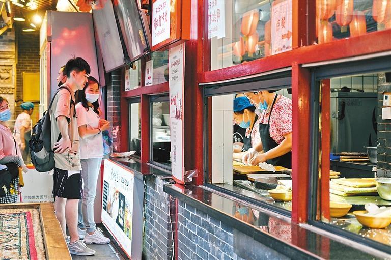 美食荟萃的永兴坊。(IC photo)