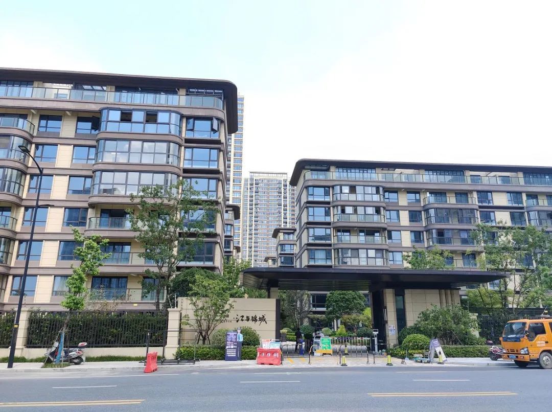 大江东超四成房源降价处理 超八成楼盘8月仅成交1套或无成交