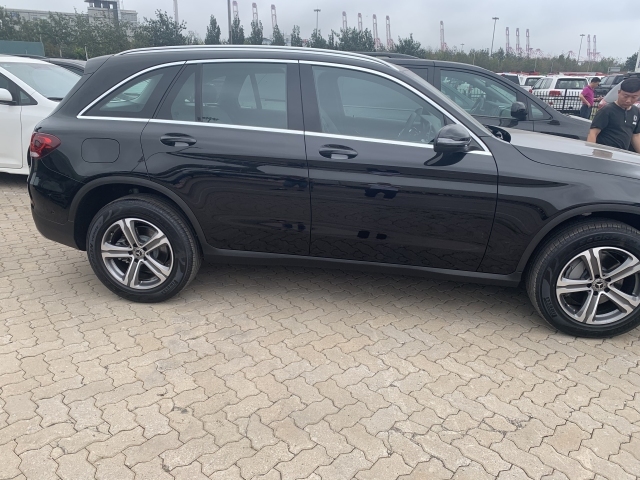 20款奔驰glc300 颜色全 现车优惠多多