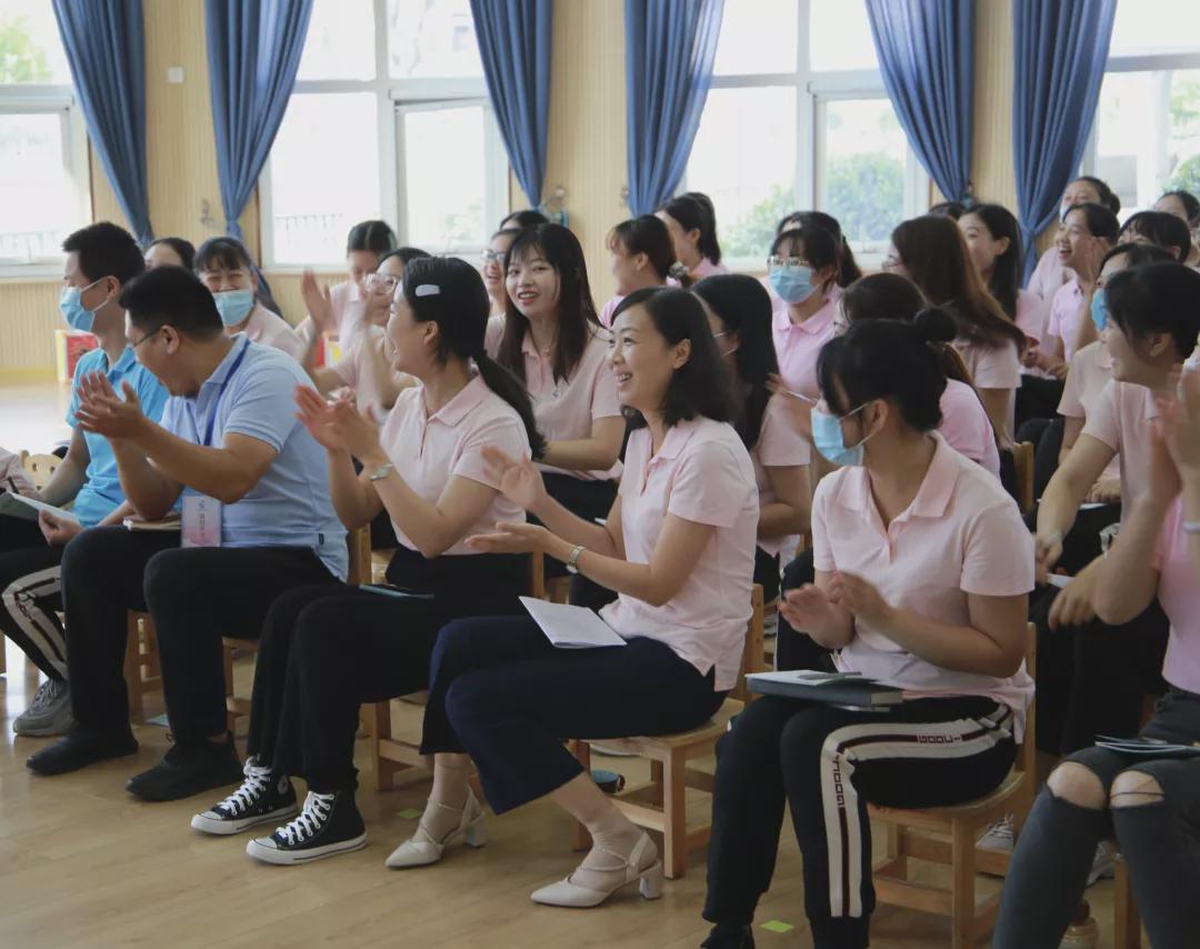 秋風微涼丹桂香凝新聚力創輝煌信陽市百花幼兒園2021年秋季第一次全體