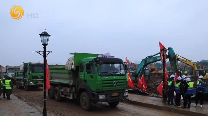 回顾火神山医院建造：知音湖大道成唯一施工通道