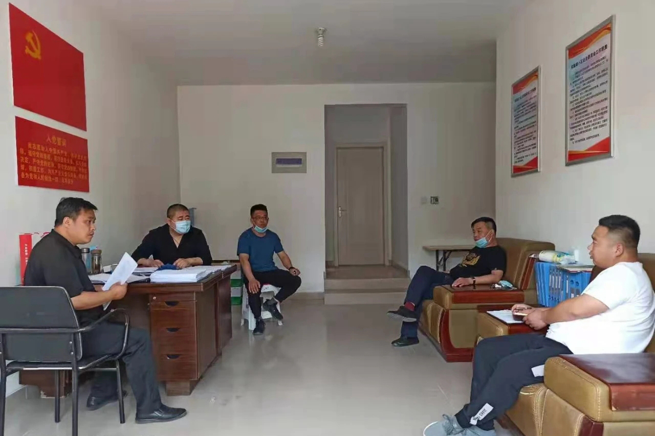 (凤凰城业主委员会约谈物业公司协商小区硬件维护)