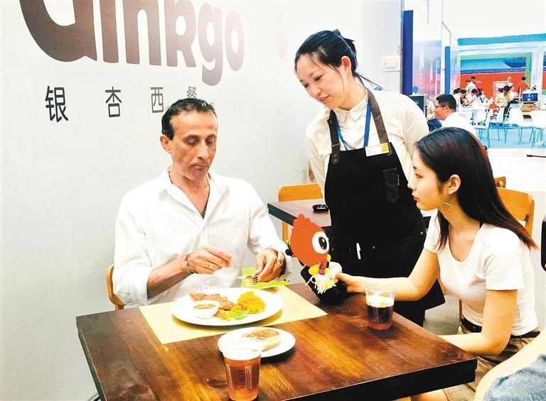 在西安可以品尝世界各地美食。(资料图片 记者 李欣 摄)