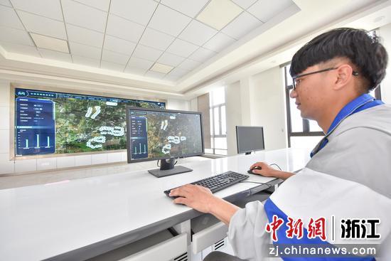 稻田的“智慧大脑”。  张昊桦 摄