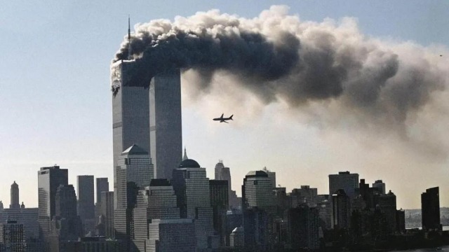 两架飞机接连撞上世贸双子塔——9·11恐怖袭击完整回顾