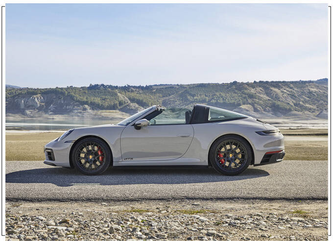 保时捷新款911发布,弧面玻璃车顶