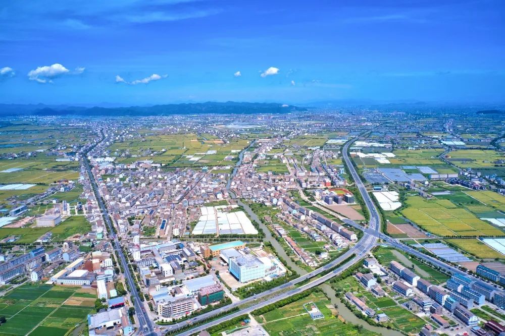 在产城融合上,松门镇以转型升级加快城镇现代化步伐.