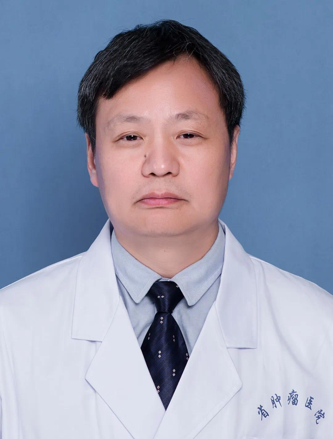 王家强骨与软组织科副主任医师,硕士,在读博士,河南抗癌协会骨与软