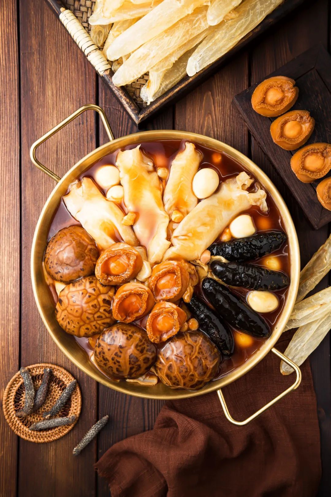 时至中秋,正是全家团圆,欢声满堂的节日,凰家尚品佛跳墙大盆菜限时大