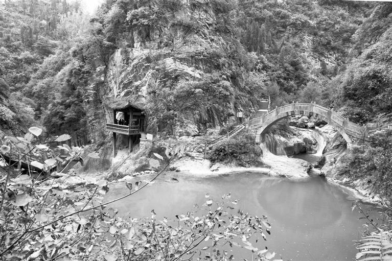 成县西狭颂红叶如诗