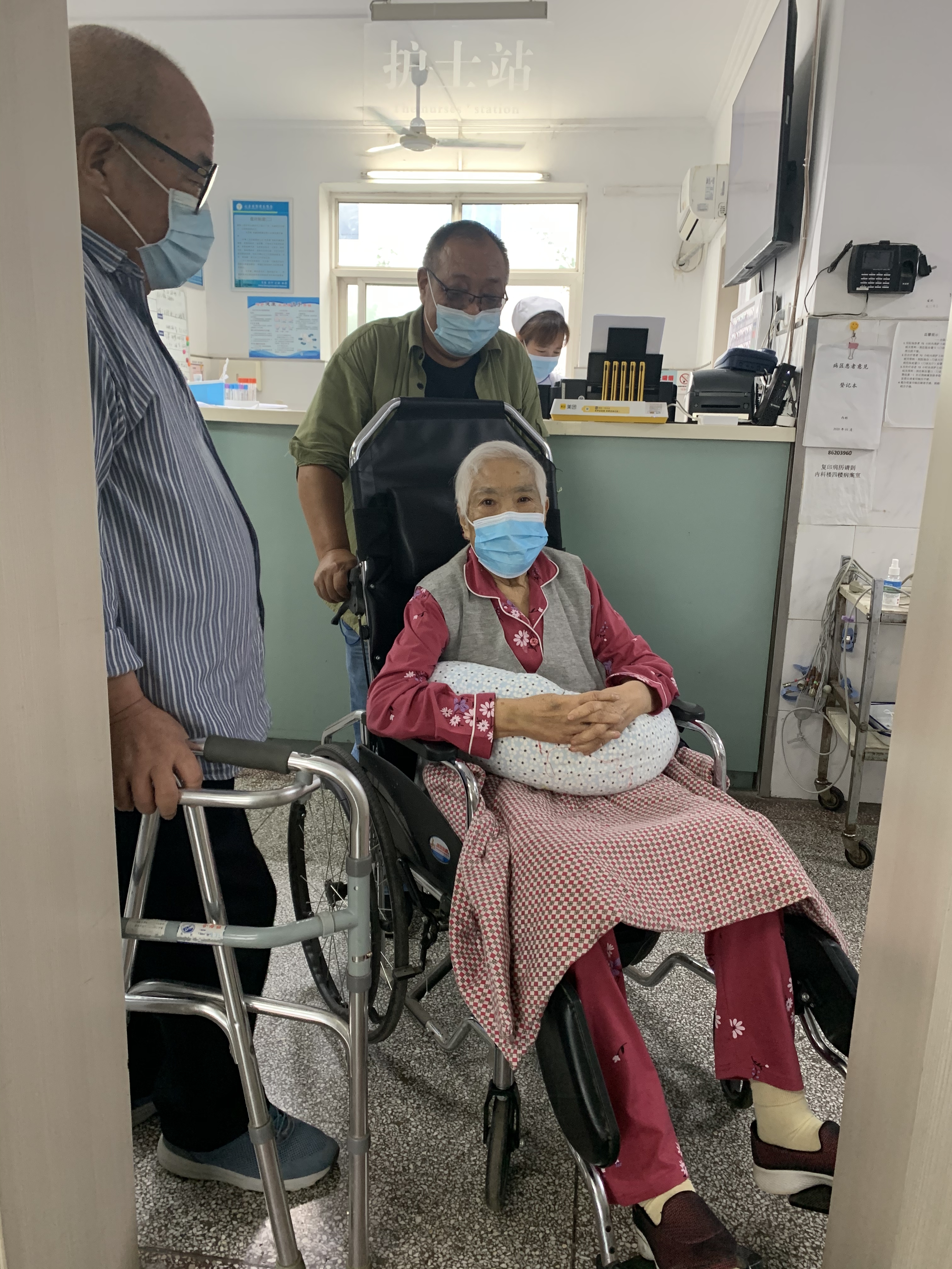 西安市红会医院阎良院区多学科协作94岁高龄老人重新站起来