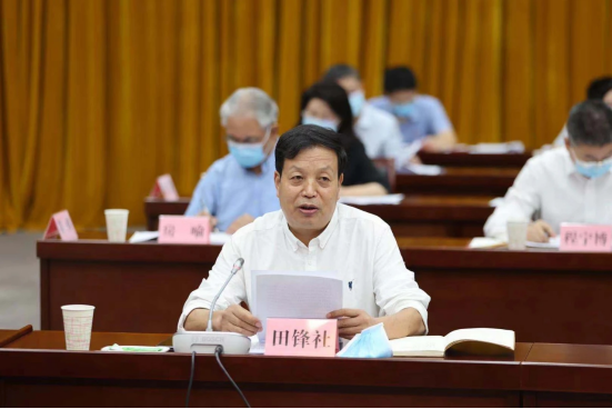 陕西工院田锋社教授在省委教师代表座谈会上代表职业院校发言