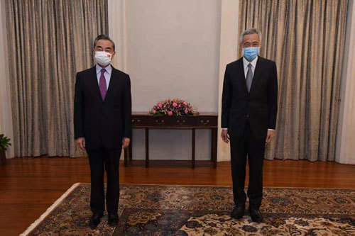 新加坡总理李显龙会见国务委员兼外长王毅