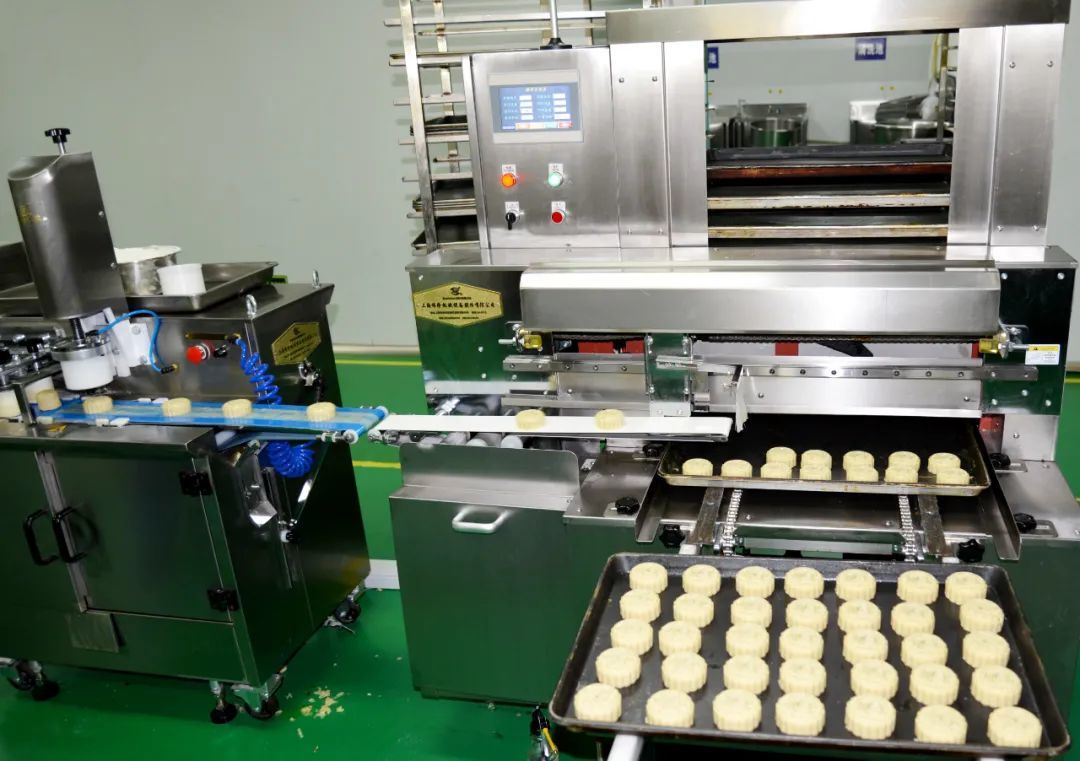 金川集团月饼生产线火力全开自家产的放心吃