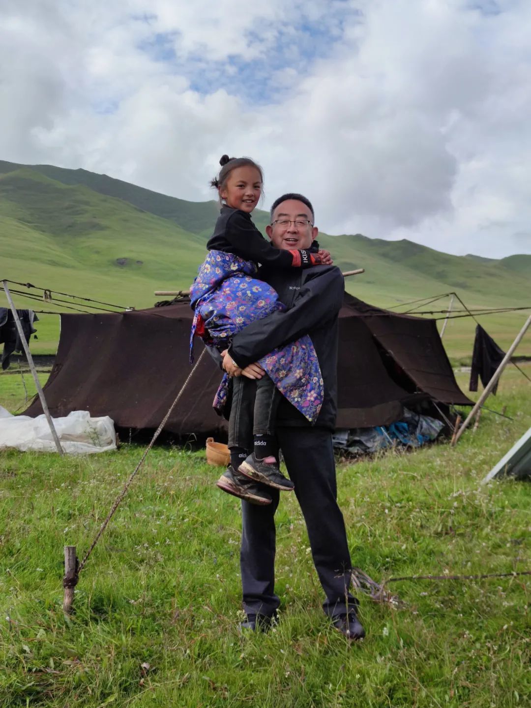 牧场里的小卓玛