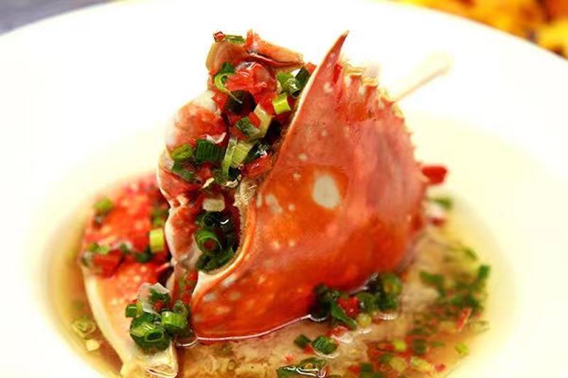 肉蒸梭子蟹，吃的是海陆两种鲜味。