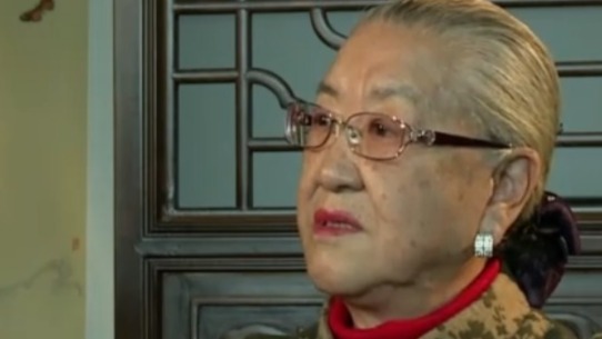 耿莹上初中时叛逆，做出了一个让父亲耿飚感到意外的选择