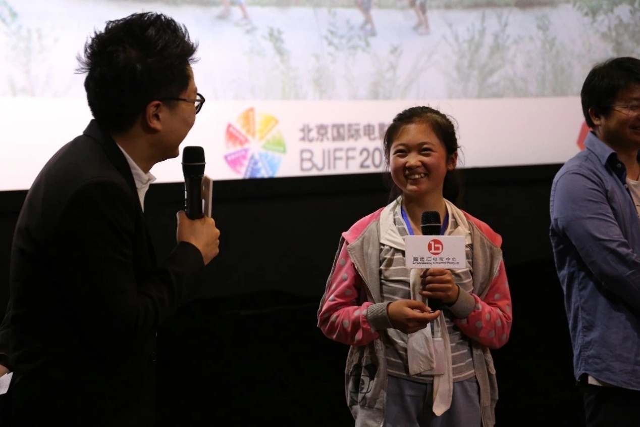 《矮婆》在2018年北京国际电影节首映后的主创交流会。那是云洁第一次坐飞机,第一次去到北京,第一次在大银幕前看电影。她看了一场自己主演的电影。