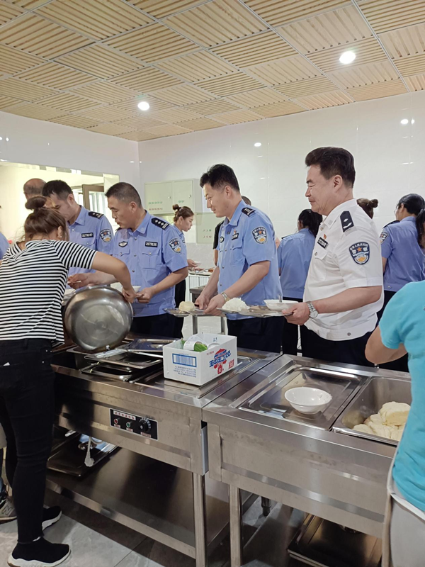 辽阳监狱:小餐桌带动大文明 推出网上订餐模式