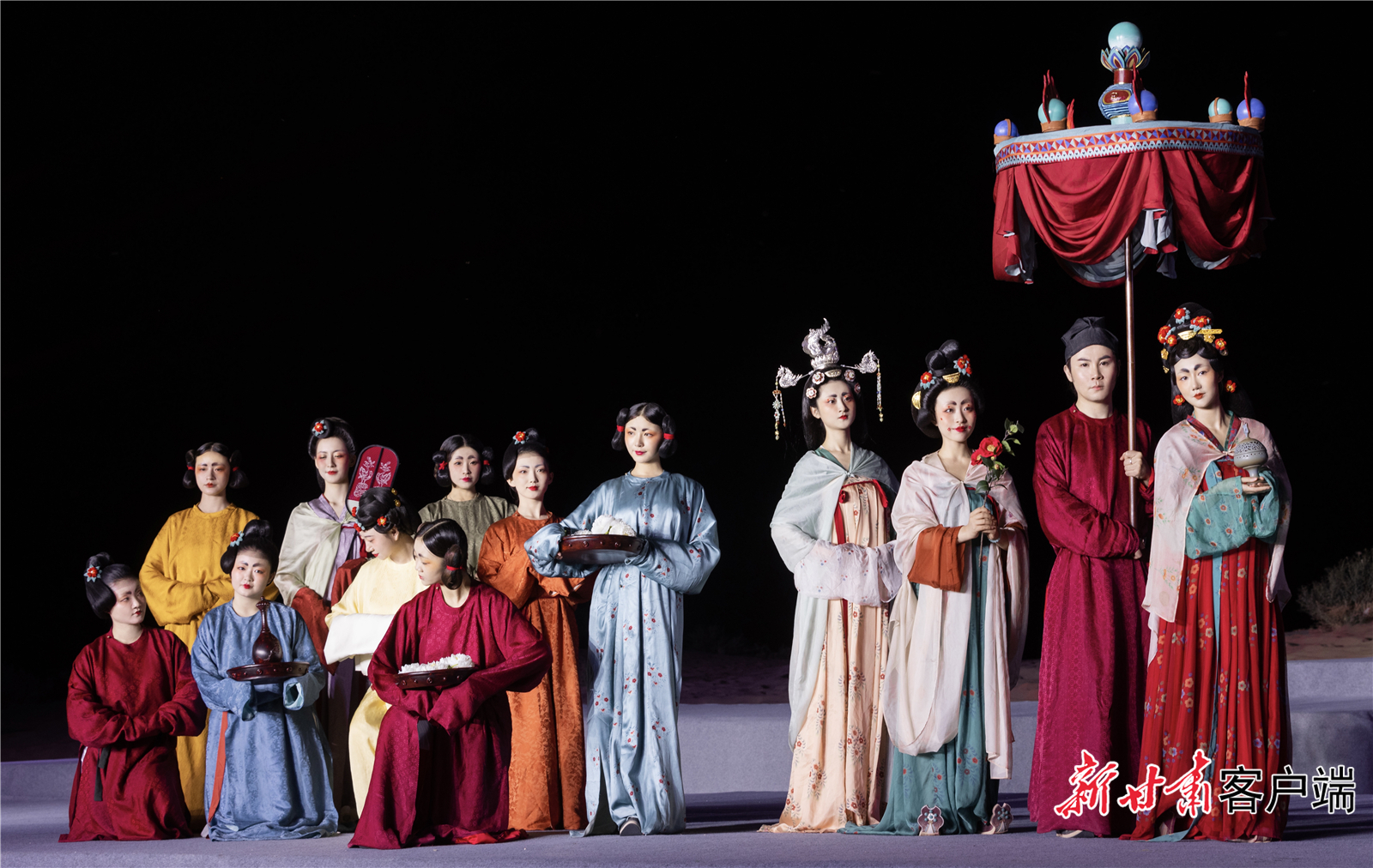 “供养人”结伴而行