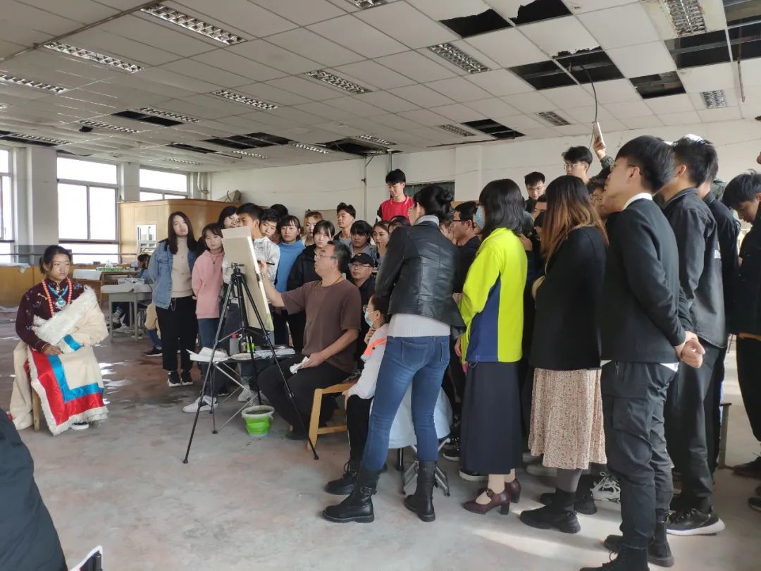 在甘南民族师范学院做写生示范