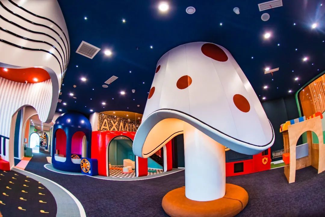 酒店联合maxmini亲子乐园为您献上特惠666元亲子套票含豪华房1晚,2大1
