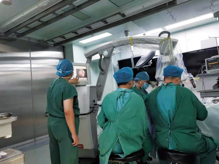 在多学科通力协作下，医生们耗时1小时，为楠楠顺利完成了脑脊膜膨出修补术。 本组摄影 王菁菁