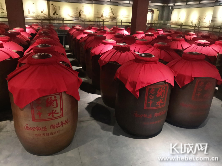 震撼47666个地缸酿美酒10156吨衡水老白干成功挑战吉尼斯世界纪录