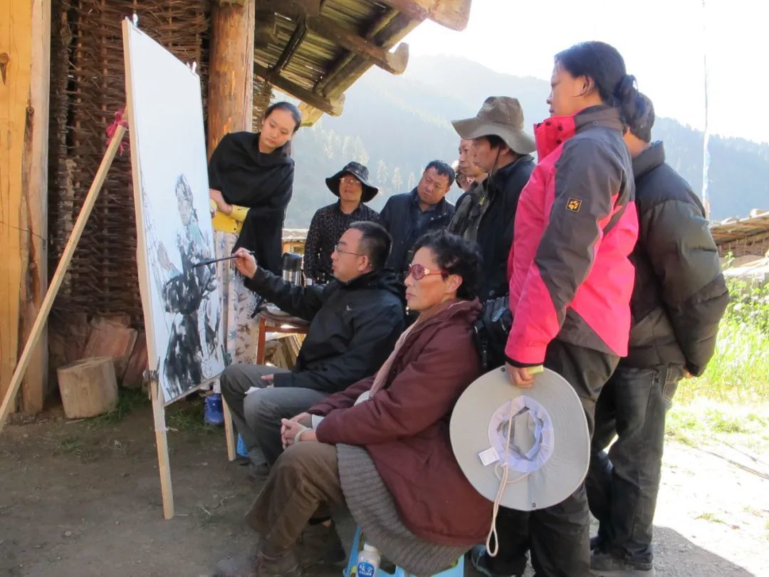 和学生们在阿坝州若尔盖县写生