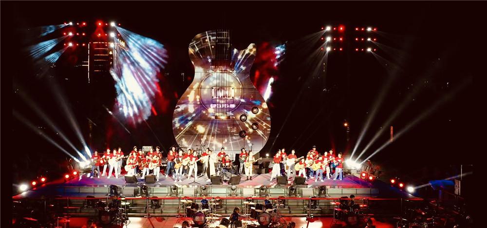 " 最美边城 光彩集安 " 大吉他主题广场启动仪式现场。