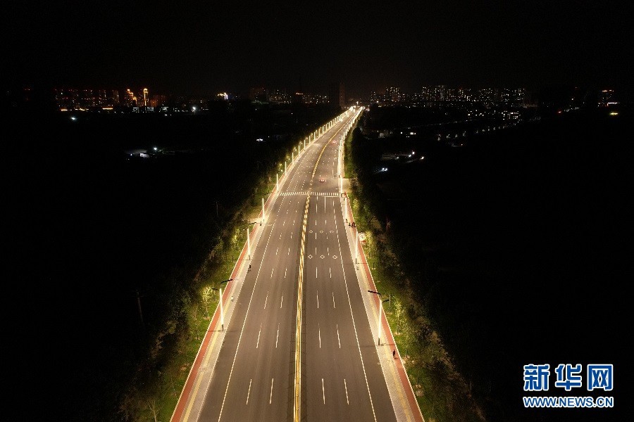 图为迎宾大道夜景