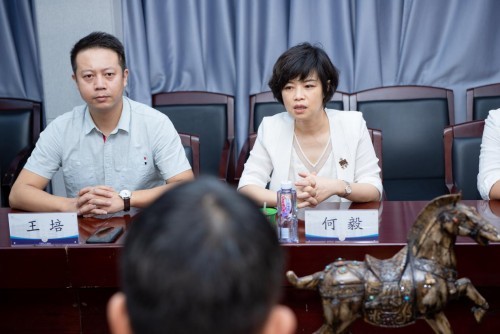 �����ܾ�������Ůʿ����