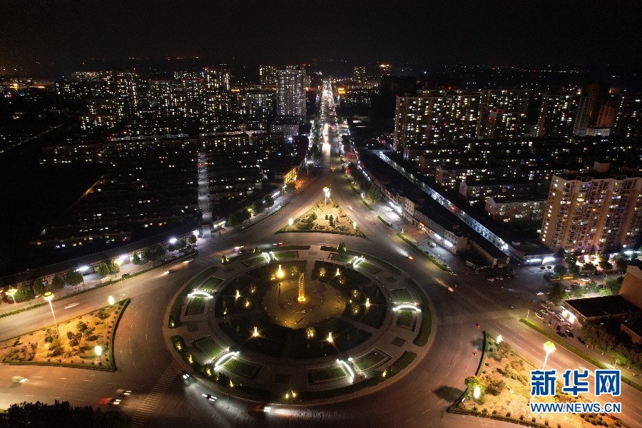 图为尧母园夜景