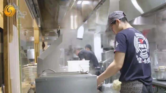 日本一风堂拉面店里，每样食材都有它专属“负责人”