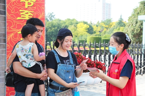 发放科普宣传册