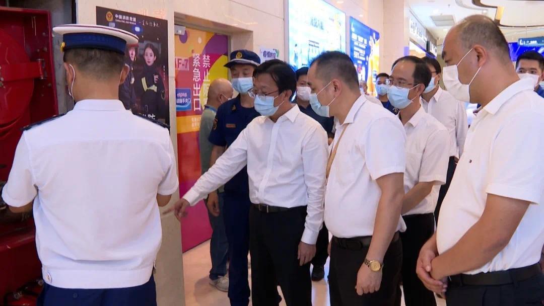 当晚,海丰县委书记郭文炯一行先后到海城镇,附城镇等地,对商场,公寓