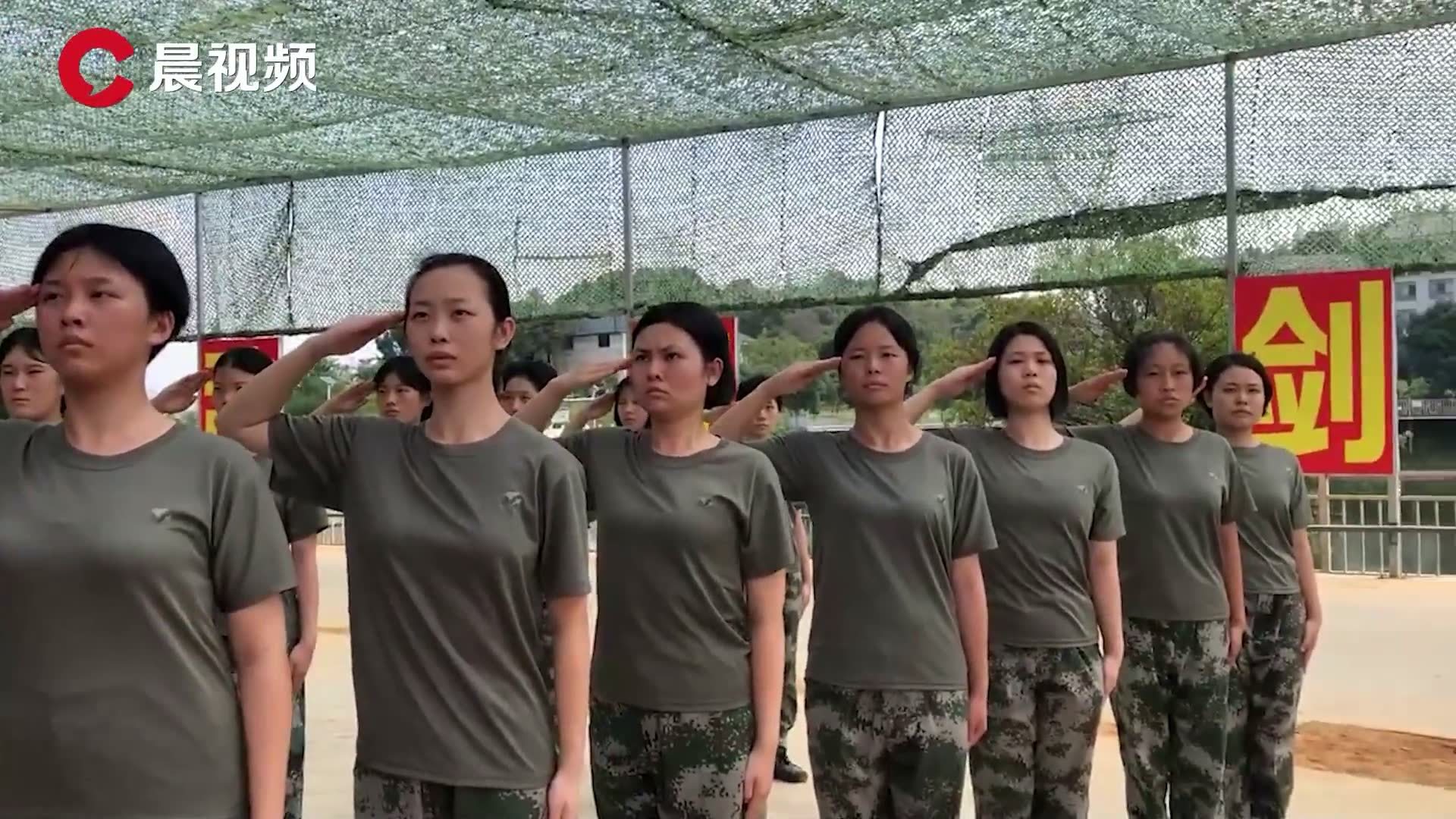 各国女兵阅兵大集合__凤凰网