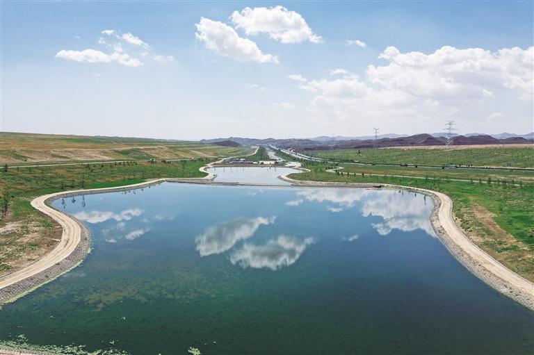 荒滩变碧河兰州新区擦亮黄河中上游生态名片